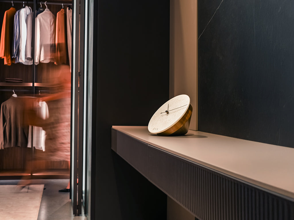 Il Battito Silenzioso che Trasforma la Tua Casa: La Psicologia del Tempo nell'Interior Design